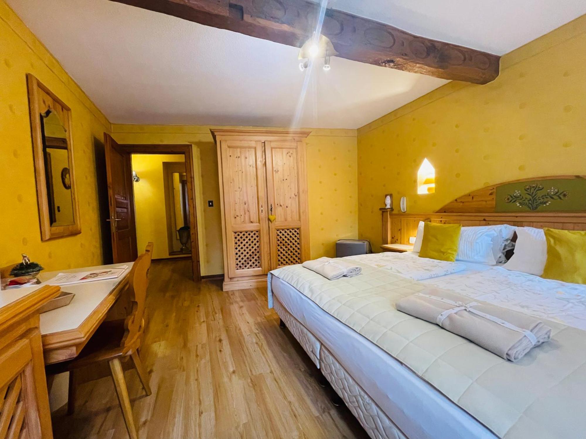 Historisches Gaestehaus Au Faucon Von 1535 Wissembourg Eksteriør billede