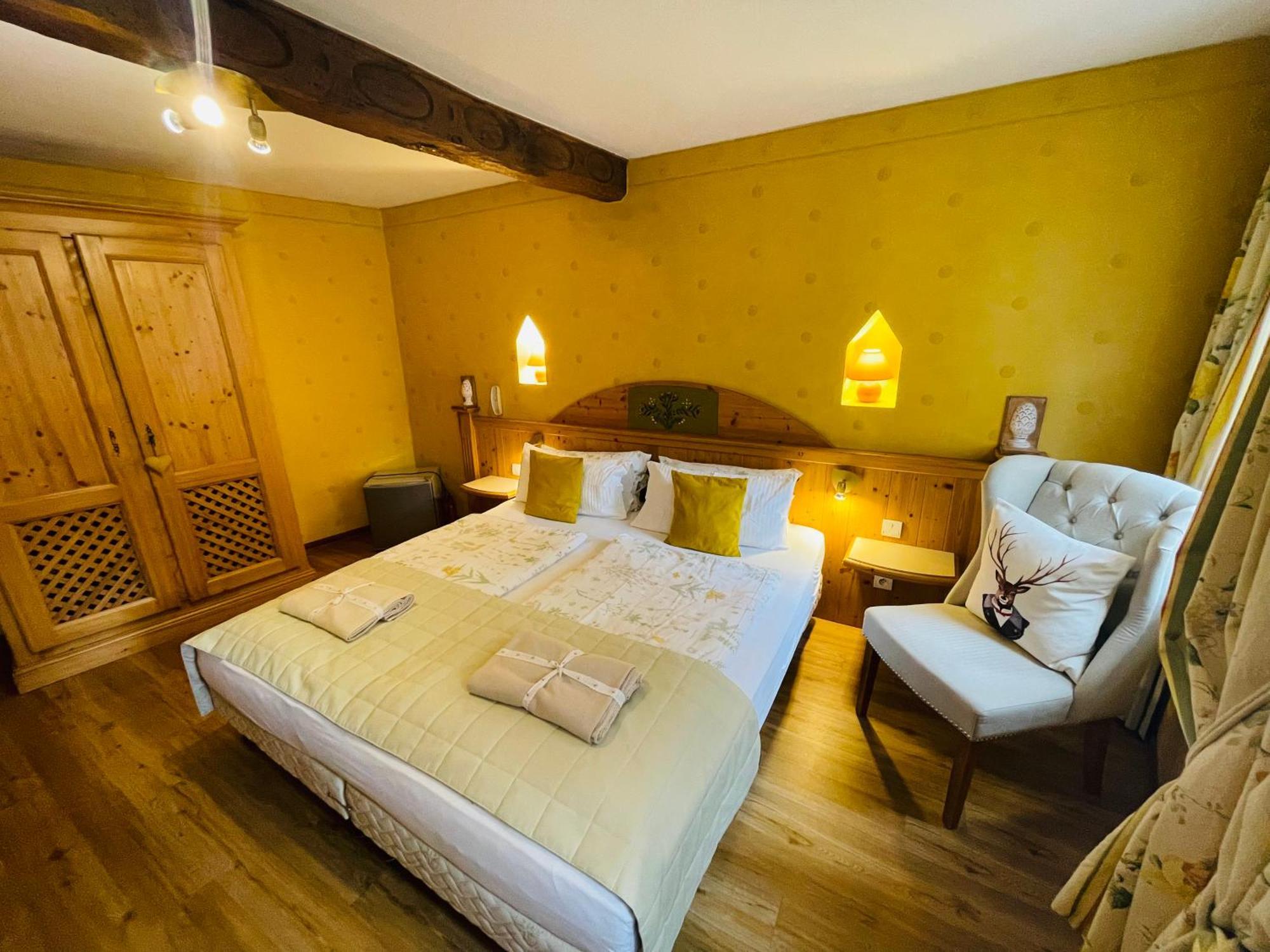 Historisches Gaestehaus Au Faucon Von 1535 Wissembourg Eksteriør billede